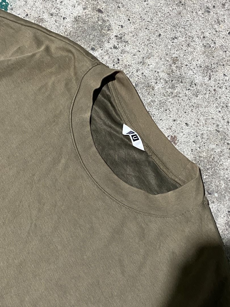 Uniqlo Airism Tee - Olive Green (Category: Tshirts & Polo Shirts ) located in Cabuyao City. Submitted by dead_mans_clothes (Listing ID 1432586533, Image 2). Description: 23x27 - L flaw/s: missing size tag +shipping fee.