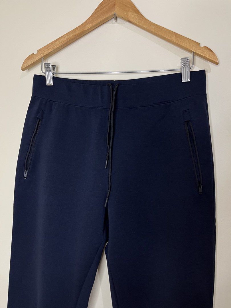 Uniqlo navy blue jogger pants (Category: Joggers) located in Lubao. Submitted by hydrogenph (Listing ID 1432596350, Image 2). Description: Size: Medium Waist: 30-34 Length: 39.