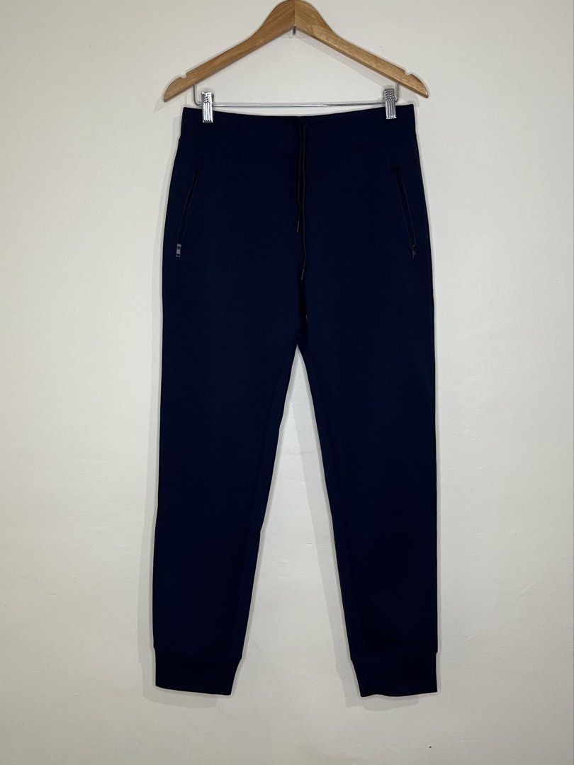 Uniqlo navy blue jogger pants (Category: Joggers) located in Lubao. Submitted by hydrogenph (Listing ID 1432596350, Image 1). Description: Size: Medium Waist: 30-34 Length: 39.