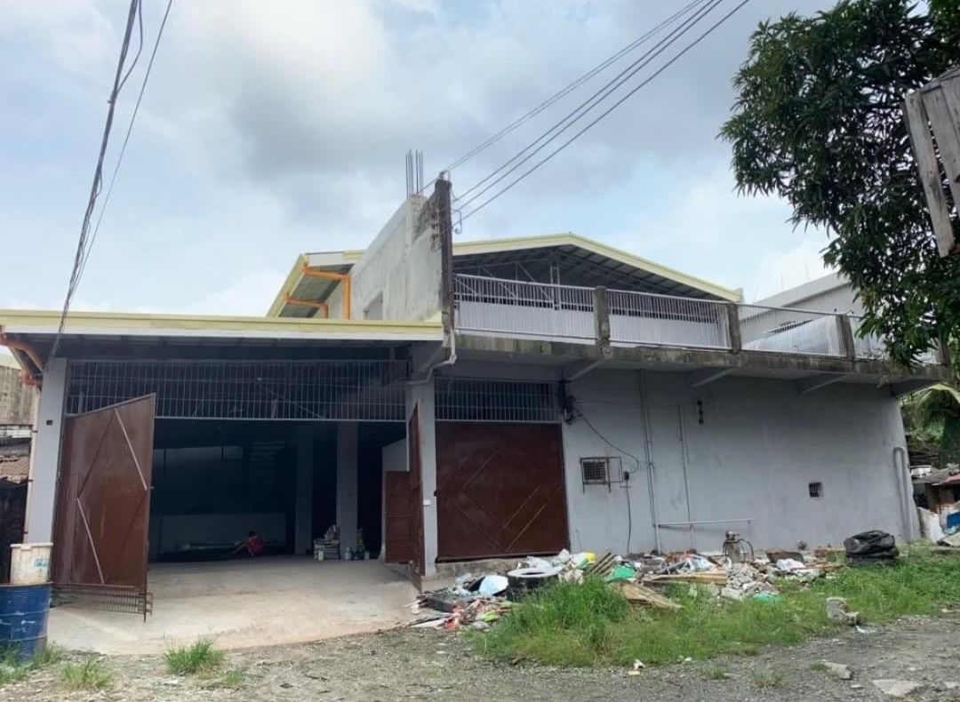 Warehouse for Lease - 2 storey 540sqm total (Category: Commercial) located in Valenzuela. Submitted by sustainableconsumer (Listing ID 1432478993, Image 1). Description: 3-Phase Warehouse for Lease Location: Dalandanan, Valenzuela (A. Marcelo St.) Located inside a private compound Few meters away from McArthur Highway Di binabaha, Wide frontage Nearest NLEx exit: Lingunan exit & Karuhatan Exit (NLEx Connector) Ground floor: 320sqm. 2nd floor: 220