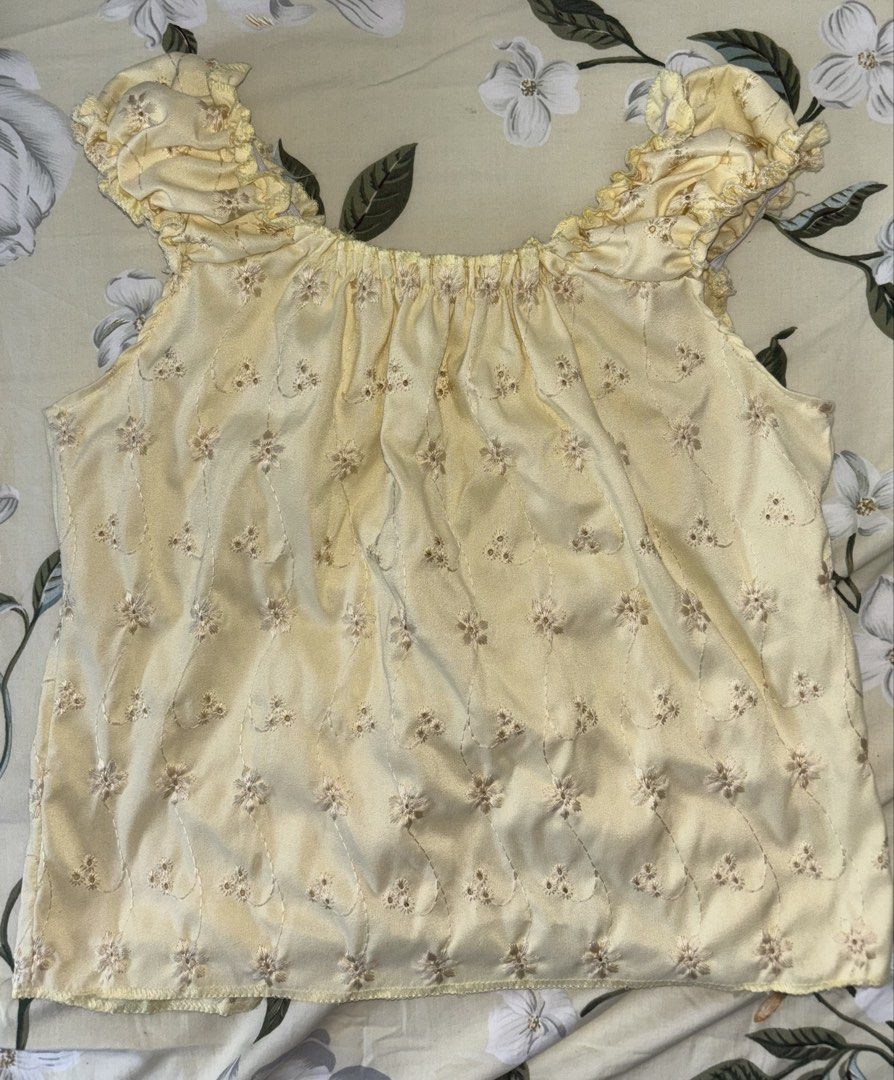 We Wear Baesic Yellow Embroidered Top (Category: Blouses) located in Cavite. Submitted by bbbb444 (Listing ID 1432447828, Image 2). Description: !! No WW photos !! - One size, fits xs-s - Worn once .
