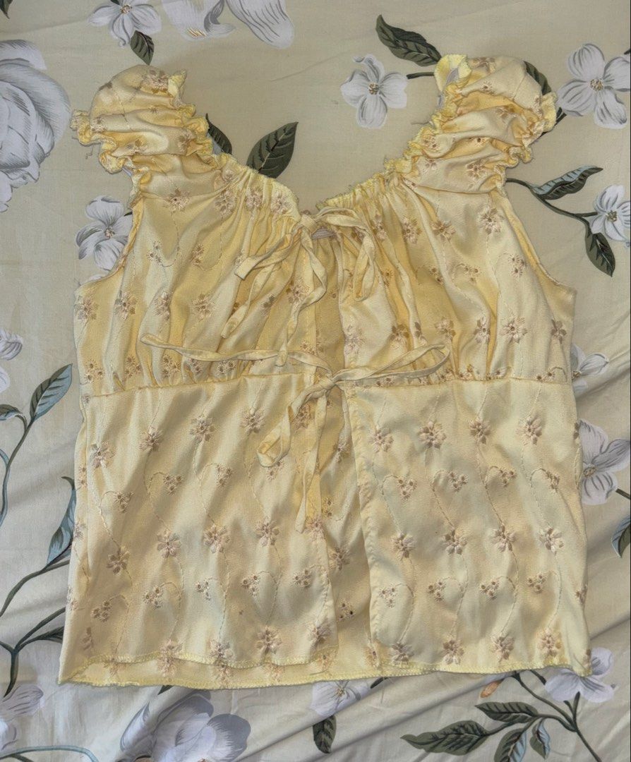 We Wear Baesic Yellow Embroidered Top (Category: Blouses) located in Cavite. Submitted by bbbb444 (Listing ID 1432447828, Image 1). Description: !! No WW photos !! - One size, fits xs-s - Worn once .