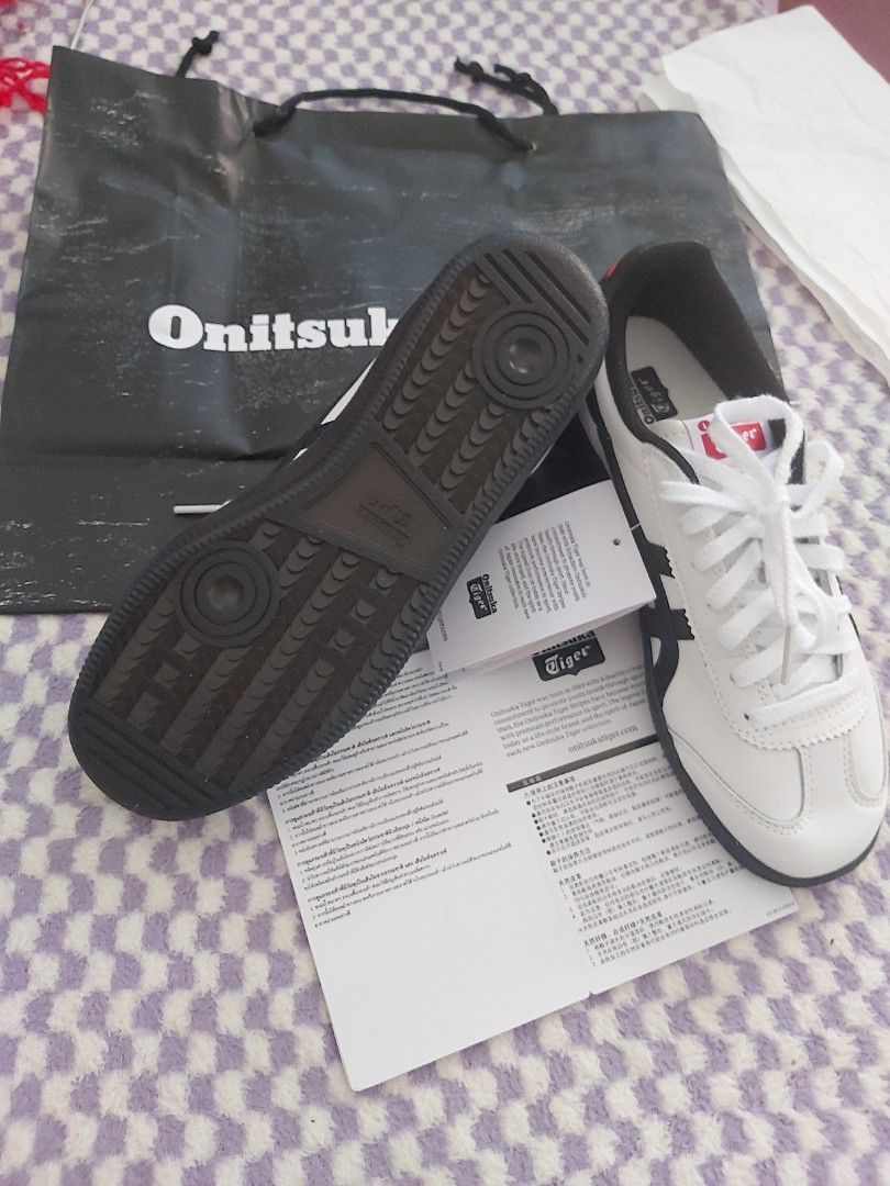 women shoes onitsuka tiger authentic model tokuten white black size 37 (Category: Sneakers) located in Singapore. Submitted by awginann (Listing ID 1432440893, Image 3). Description: Women shoes onitsuka tiger authentic model tokuten white black available size 39.brand new. real pictures interested please chat me. self collect queenstown mrt/delivery or Margaret Drive block 35A loading bay can pay cash or paynow during meet up..