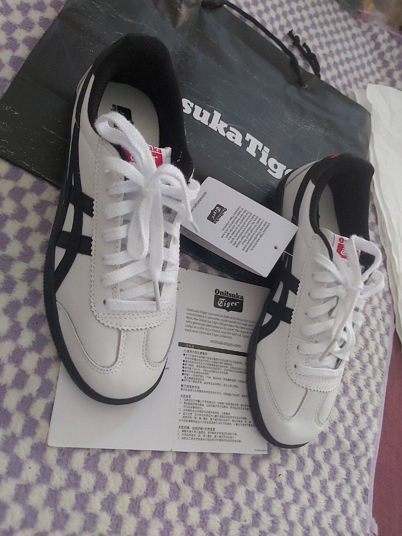 women shoes onitsuka tiger authentic model tokuten white black size 37 (Category: Sneakers) located in Singapore. Submitted by awginann (Listing ID 1432440893, Image 1). Description: Women shoes onitsuka tiger authentic model tokuten white black available size 39.brand new. real pictures interested please chat me. self collect queenstown mrt/delivery or Margaret Drive block 35A loading bay can pay cash or paynow during meet up..