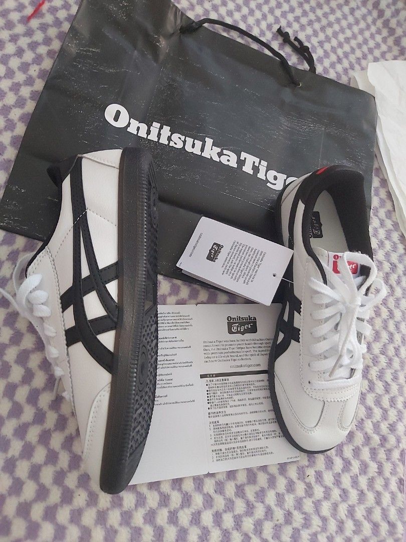 women shoes onitsuka tiger authentic model tokuten white black size 37 (Category: Sneakers) located in Singapore. Submitted by awginann (Listing ID 1432440893, Image 2). Description: Women shoes onitsuka tiger authentic model tokuten white black available size 39.brand new. real pictures interested please chat me. self collect queenstown mrt/delivery or Margaret Drive block 35A loading bay can pay cash or paynow during meet up..