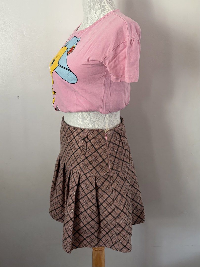 y2k Pink Plaid Pleated Skirt (Category: Skirts) located in Manila. Submitted by _prelouve (Listing ID 1432511112, Image 3). Description: Waistline 27 Length 15.5.