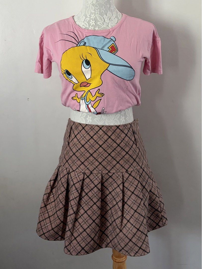 y2k Pink Plaid Pleated Skirt (Category: Skirts) located in Manila. Submitted by _prelouve (Listing ID 1432511112, Image 1). Description: Waistline 27 Length 15.5.