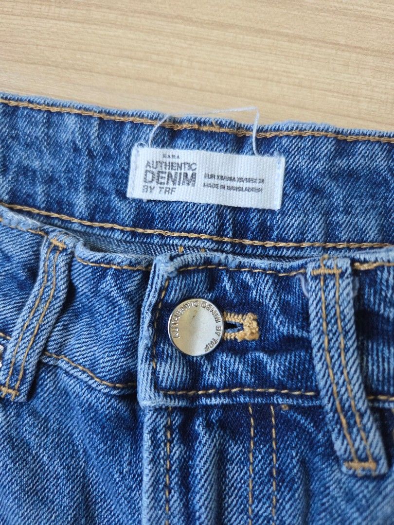 Zara denim skirt XS (Category: Skirts) located in Cebu City. Submitted by memcy (Listing ID 1432467524, Image 2). Description: waist 33.5cm.