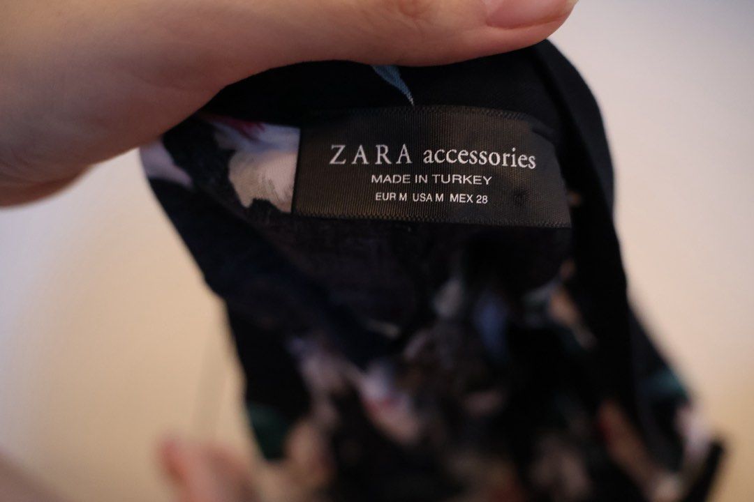 Zara Floral Print Shorts (Category: Shorts) located in Quezon City. Submitted by cam.declutters (Listing ID 1432429290, Image 3). Description: - Zara floral print shorts - Size: M - Features a unique scalloped hem - Made in Turkey - Comfortable fit - Perfect for casual outings and vacations.