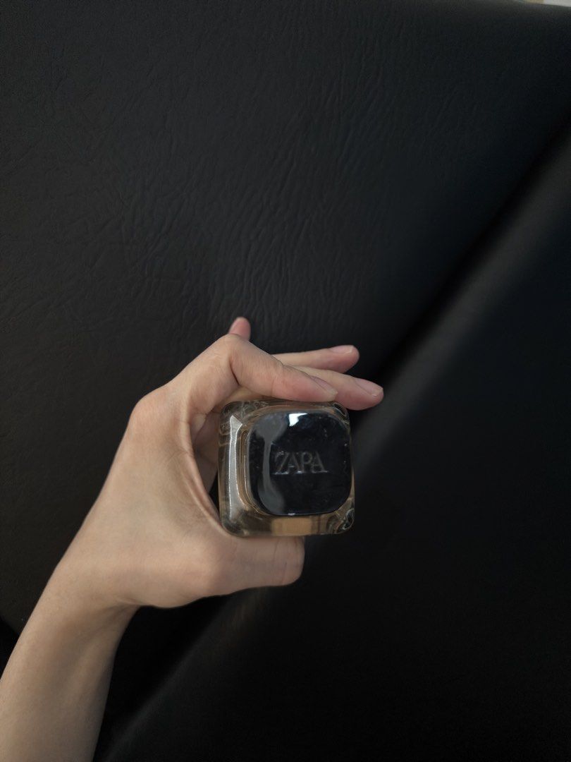 Zara Homme Perfume 50ml (Category: Fragrance & Deodorants) located in Magalang. Submitted by zellyyy96 (Listing ID 1432421293, Image 3). Description: - Zara Homme perfume - 50ml bottle - Black cap - Clear bottle - Japanese text on the label - Stylish design.