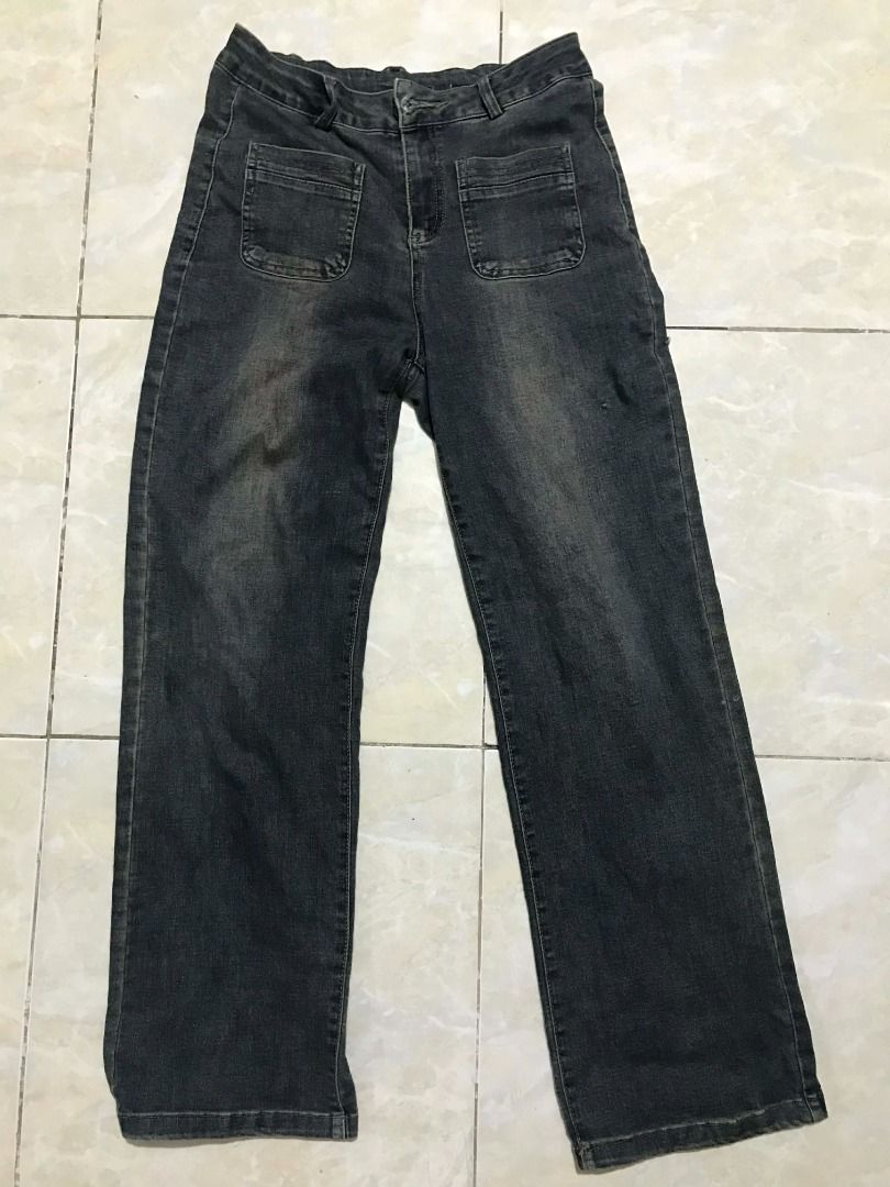 2000s y2k denim baggy jeans (Category: Jeans) located in Davao. Submitted by vyyrsc (Listing ID 1432745467, Image 1). Description: 𝄞 additional notes actual color slightly differs from image due to lighting (muted blue gray color) slight rip at the back right heel button hole shows wear, slightly stretched, refer to image slightly stretchable material mop: gcash.