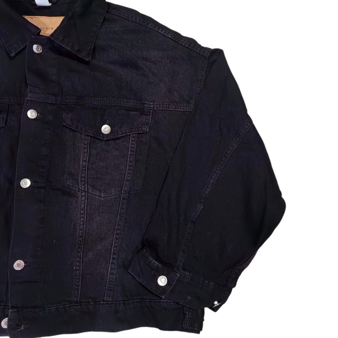 & Denim Black Denim Jacket (Category: Coats, Jackets and Outerwear) located in General Santos City (Dadiangas). Submitted by _jackeith (Listing ID 1432699873, Image 3). Description: - & Denim Black Jacket - Size: M - Features: Button-up closure, collared neckline, buttoned cuffs, two chest pockets, and two side pockets. - Material: 100% Cotton - Condition: Good.