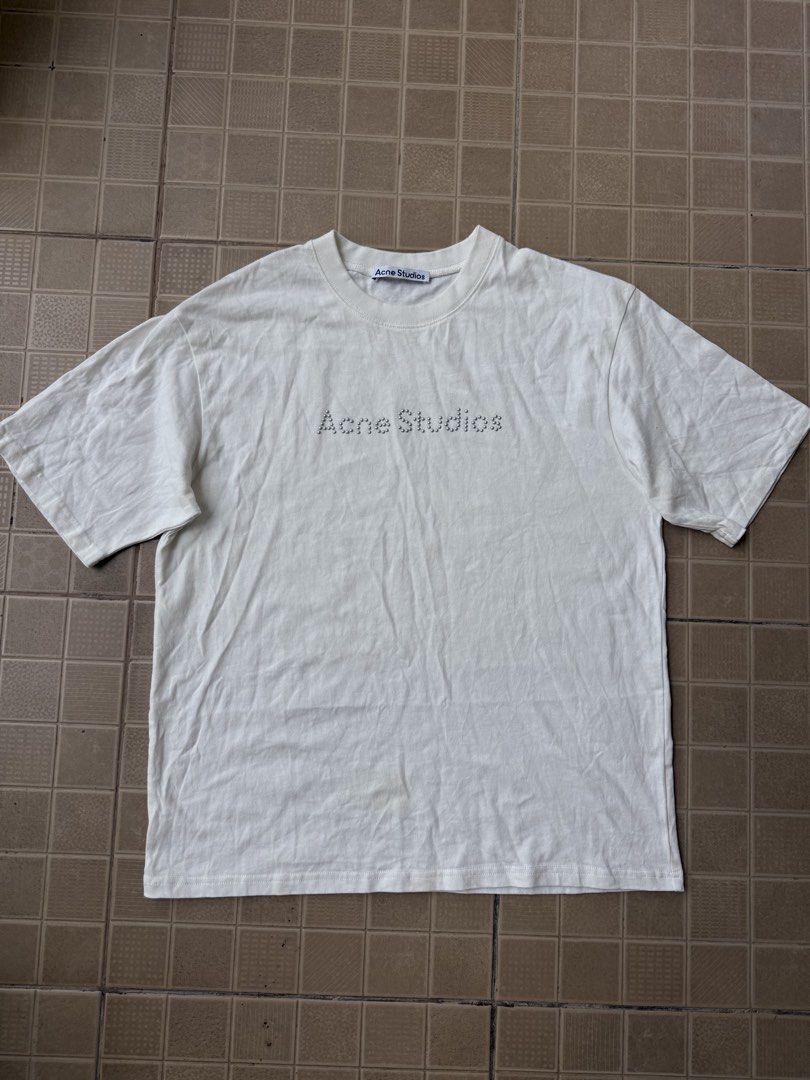 Acne Studios Studded Logo T-shirt (Category: Tshirts & Polo Shirts ) located in Legazpi City. Submitted by tiny0509 (Listing ID 1432661544, Image 1). Description: - Acne Studios cream t-shirt - Studded logo - Crew neck, short sleeves - Size M - Made in Portugal - 100% cotton 22x29 dimes - Production year: 2022.