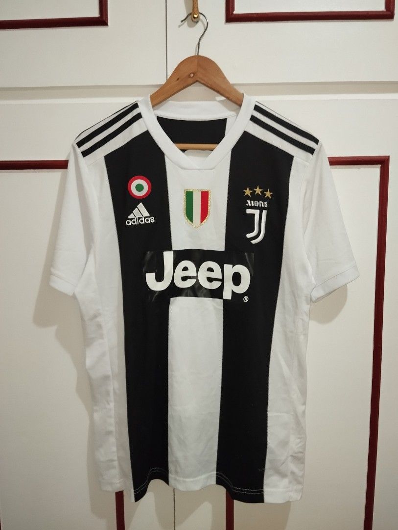 ADIDAS JUVENTUS JEEP JERSEY (Category: Tshirts & Polo Shirts ) located in Bayambang. Submitted by lo_keythrifting (Listing ID 1432654975, Image 1). Description: - Official Juventus jersey - Condition: Good as new condition - Dimes: 20×28 - Color Rate: 10/10 - Issue: Minimal hairline see last photo - Brand: Adidas - Color: White with black stripes - Size: M - Features: Jeep sponsor logo, Adidas logo - Made in Poland MOP: GCASH COURIER: J&T.