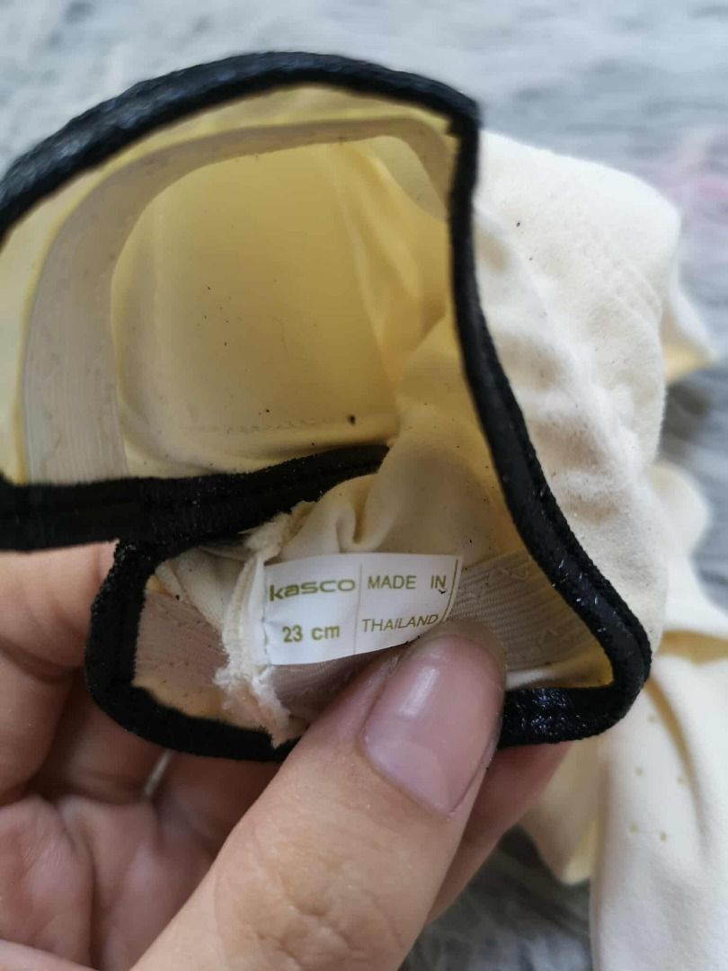 Almond White Golf Glove (Category: Golf) located in Santa Cruz. Submitted by jmy_surplus.2 (Listing ID 1432638534, Image 2). Description: Size ; L - 8 W - 4 Color ; Almond White Type ; Golf Glove Brand ; No brand Material ; Leather Style ; Durable Golf Glove LG 60 JMY 1 Batch #199.