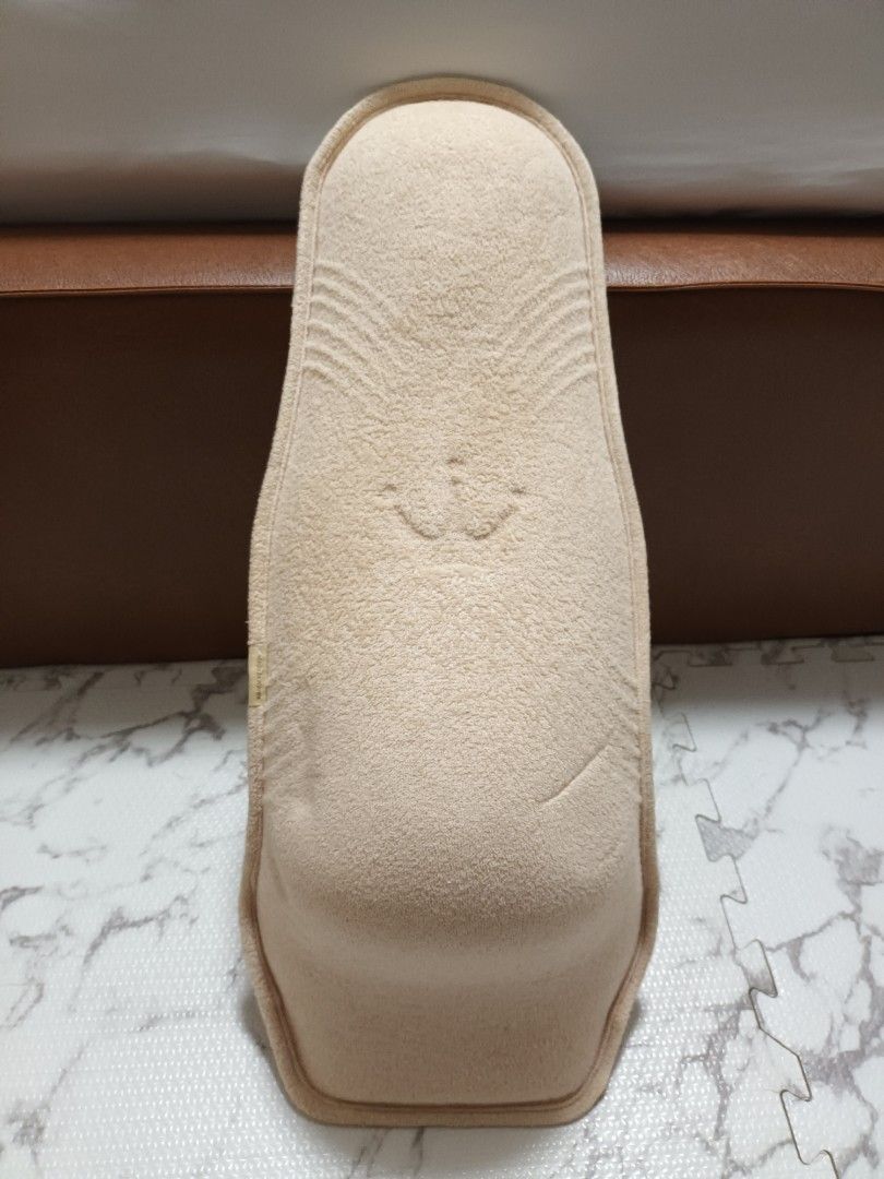 Alpremio Newborn Carrier/ Seat (Category: Breastfeeding & Bottle Feeding) located in Mandaluyong City. Submitted by faye5678 (Listing ID 1432743489, Image 2). Description: For Sale: Alpremio Feeding & Care Seat Helpful for first-time moms/dads who are not yet used to carrying a small fragile baby - Made in Korea - an ergonomic, portable support seat designed for nursing, bottle-feeding, and carrying newborns up to 6 months old RFS: outgrown, decl