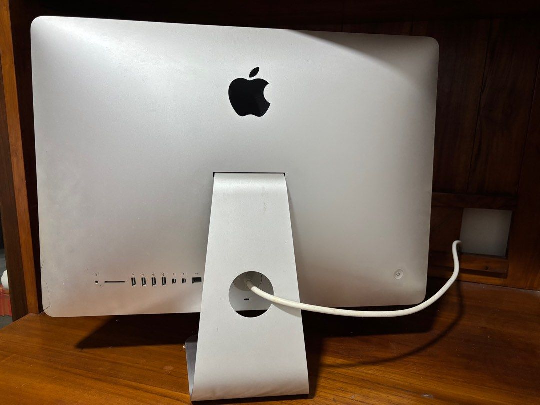 Apple iMac 21.5-inch (2015)436888560993587201