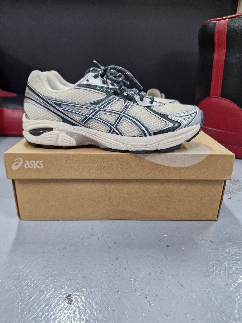 Asics Kith GT-2160 2024 Cream/Scarab (Category: Sneakers) located in Singapore. Submitted by solesearching99.5 (Listing ID 1432745859, Image 1). Description: - Brand New - 💯 Authentic - OG All Cash only, not looking for trades. Selling as its a little tight for me. Slight nego for fast deal. Bundle with more items on my listings for better prices! Thanks for looking ✌🏻.