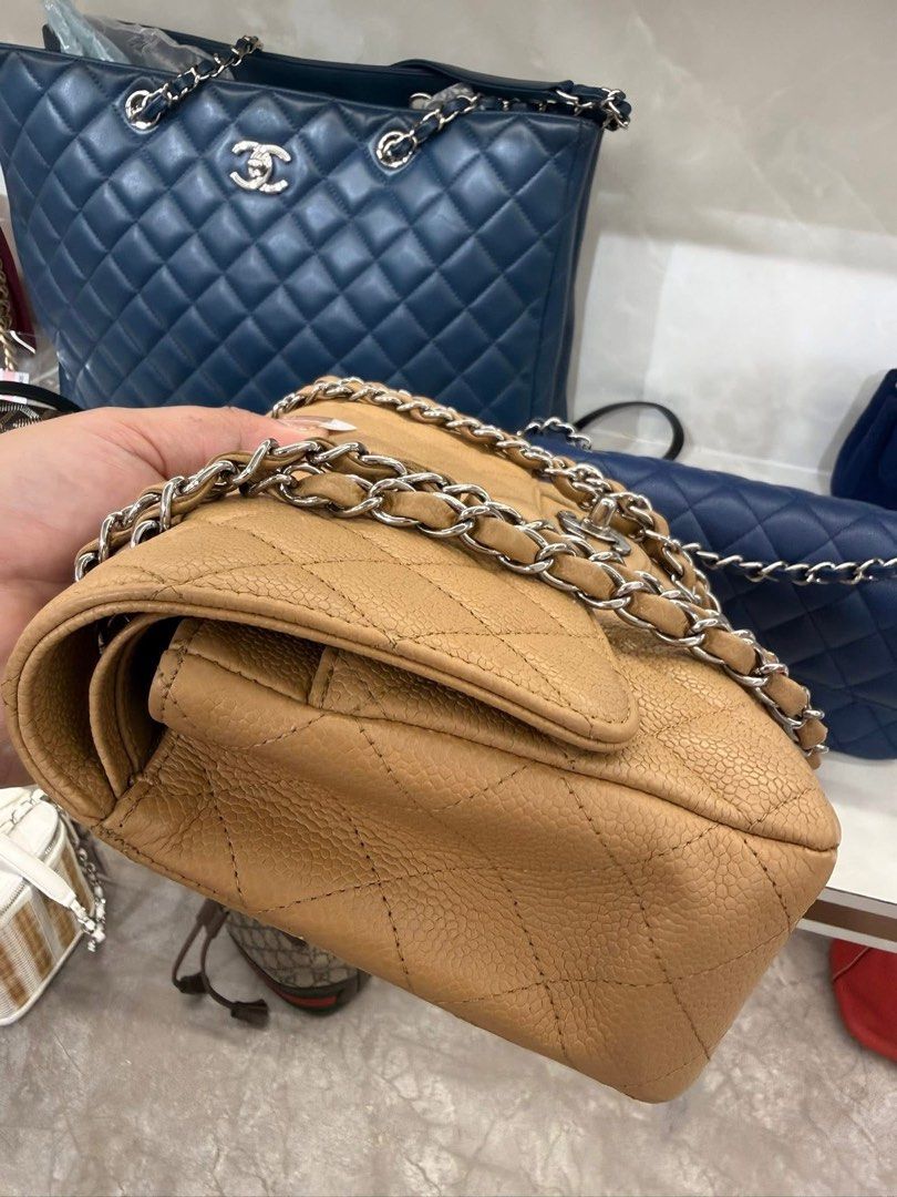 Authentic Chanel DOuble Flap Caviar SHW (Category: Luxury Bags & Wallets) located in Quezon City. Submitted by jhaediah (Listing ID 1364577919, Image 3). Description: df caviar medium Beige shw 💓4.17.16 No card Series 10 Free pasabuy HK - must be fully paid .
