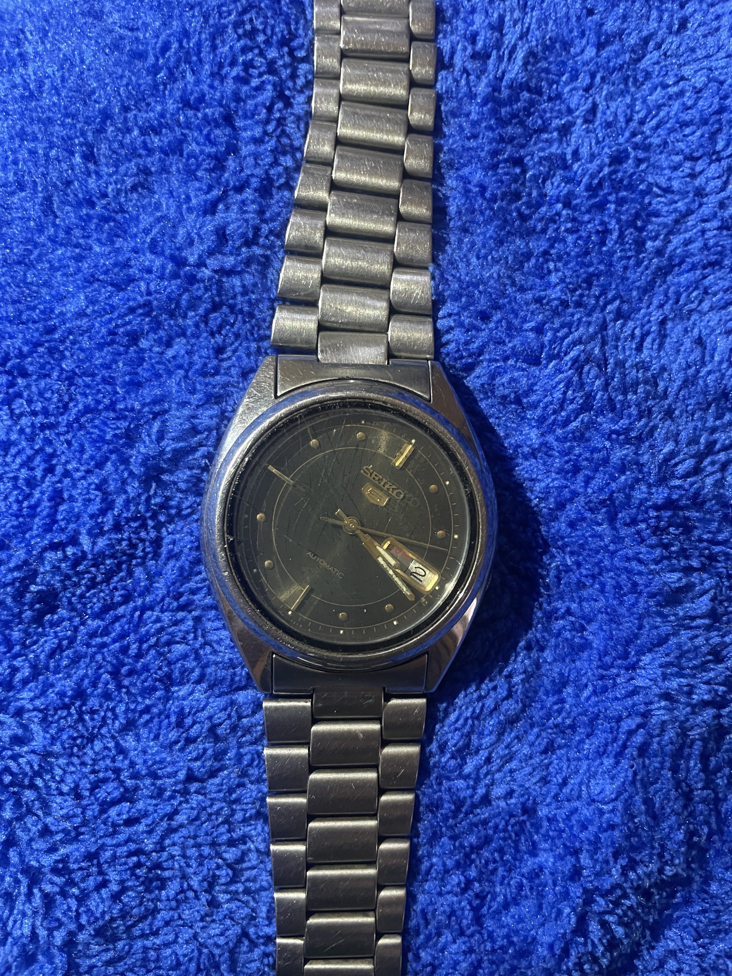 Authentic Seiko 5 Automatic 7009-3040 Vintage Watch (Category: Men's Watches) located in Cebu City. Submitted by meeoowdeclutter (Listing ID 1432673024, Image 2). Description: - serial number 513890 - Automatic movement (no battery needed) - Time and Date changes, but day adjustment is hard/not working properly - Visible scratches on crystal and case - Bracelet has loose/unconnected links - Stored for LONG (20yrs+) - No box, watch.