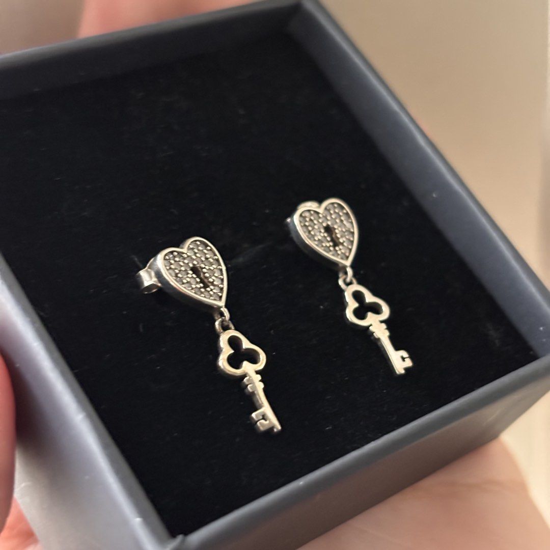 Authentic Silverworks S925 Sterling Silver Heart Key Dangling Dangle Drop Earrings (Category: Earrings) located in Quezon City. Submitted by vaultedlovecloset (Listing ID 1432654599, Image 3). Description: Help me declutter my silver collection that I barely use. Purchased this pair of earrings at Silverworks. Rarely used. No flaws. No missing stones. Unfortunately, I don’t have the official receipt. However, based on the markings, you can see th