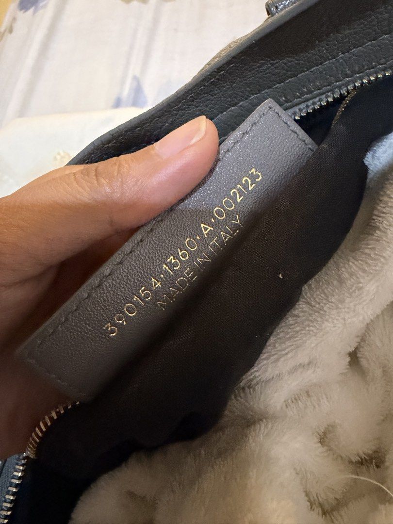 BALENCIAGA EDGE CITY MOTORCYCLE GRAY COMPLETE (Category: Luxury Bags & Wallets) located in Cagayan de Oro. Submitted by moiobsession (Listing ID 1432714277, Image 3). Description: authentic with complete inclusions.