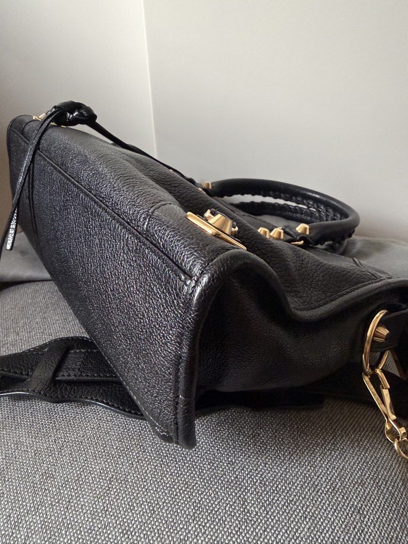 Balenciaga Small City (Category: Luxury Bags & Wallets) located in Cebu City. Submitted by simplyjoyce (Listing ID 1432704522, Image 3). Description: Preloved Balenciaga black with dustbag, mirror Very good condition 100% original RFS: decluttering Location: Banawa.