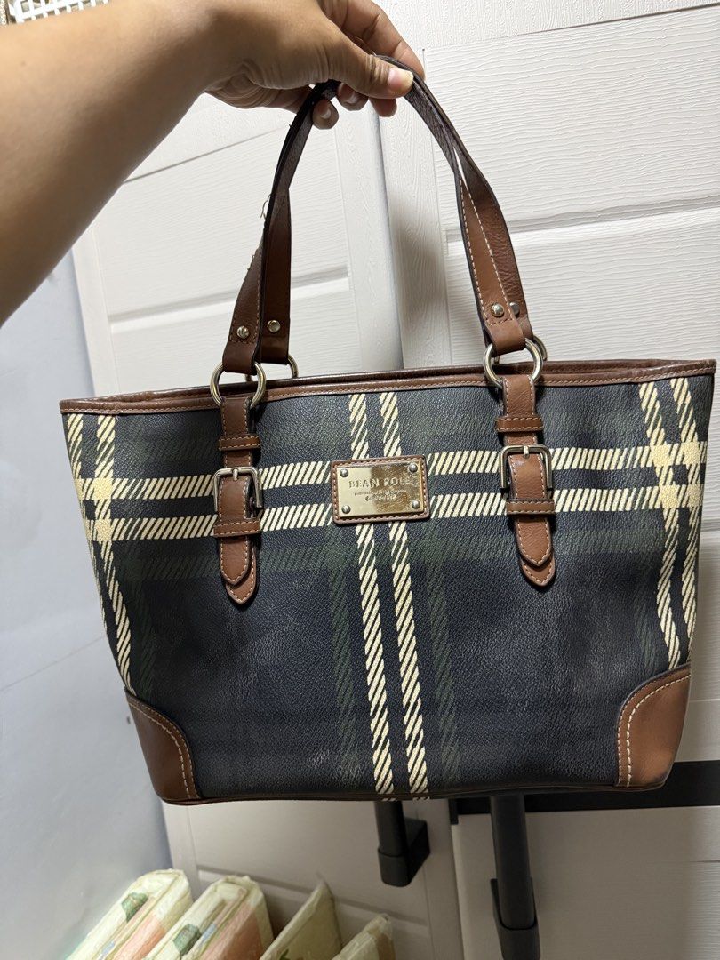 TAKE ALL 4 bags for 1k (Category: Luxury Bags & Wallets) located in Antipolo. Submitted by lelaimanz (Listing ID 1417738778, Image 2). Description: For Take all. 4 bags for only 1k. With noted flaws. Brands: • Finn Esker, Sisley, Michael Kors - Bawal po sa maselan at masyadong mataas ang expectations. - Pwede nyo po i research market prices ng mga bags ba ito. - ALL ORIGINAL BUT ALSO WELL LOVED AND USED ✅ Check uploaded photos for the visible fla