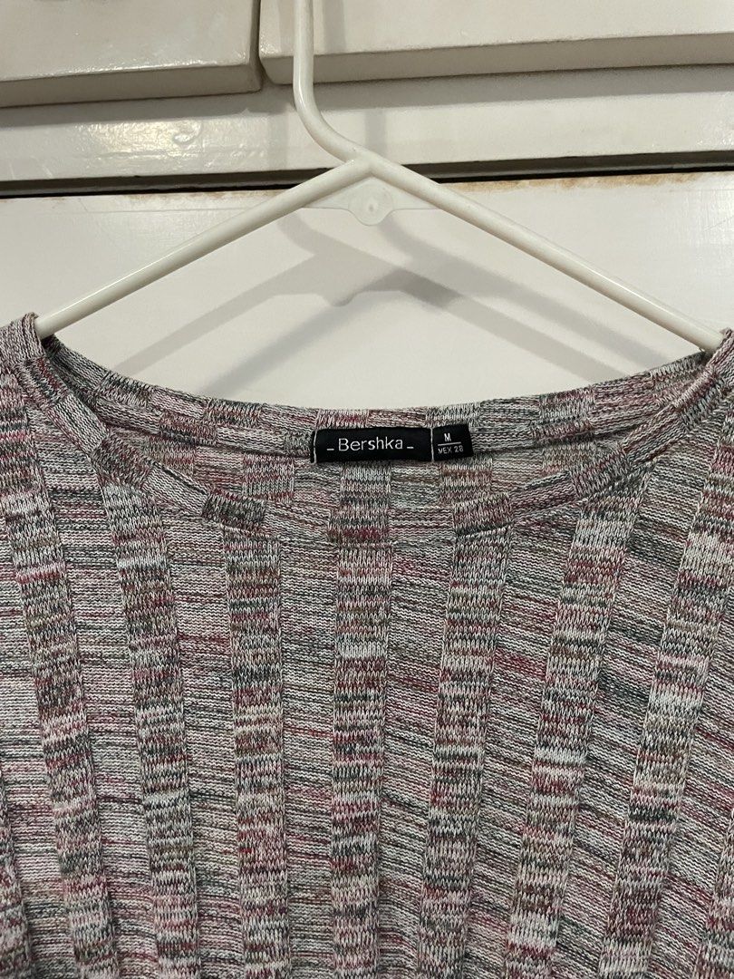 Bershka Ribbed Long Sleeve Top (Category: Longsleeves) located in Makati City. Submitted by Pinksisters (Listing ID 1432706241, Image 2). Description: Bershka long sleeve top with a ribbed texture. Features a round neckline and flared sleeves. The top has a split detail on the sides. The color is a mix of gray, white, and maroon. The size is medium but fits smaller sizes..