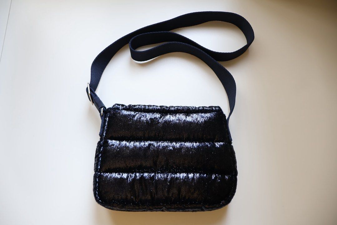 Beyond The Vines Poofy Bag Navy (Category: Cross-body Bags) located in Makati City. Submitted by eul.loved (Listing ID 1432678645, Image 2). Description: - Beyond The Vines Poofy Bag (Navy) Holiday Special -Literally good as new -Green dust bag included *Last price posted RFS: Making space for new bags 💗 4,500 including the Hacipupu Aquarius Plush Bag Charm 😊.