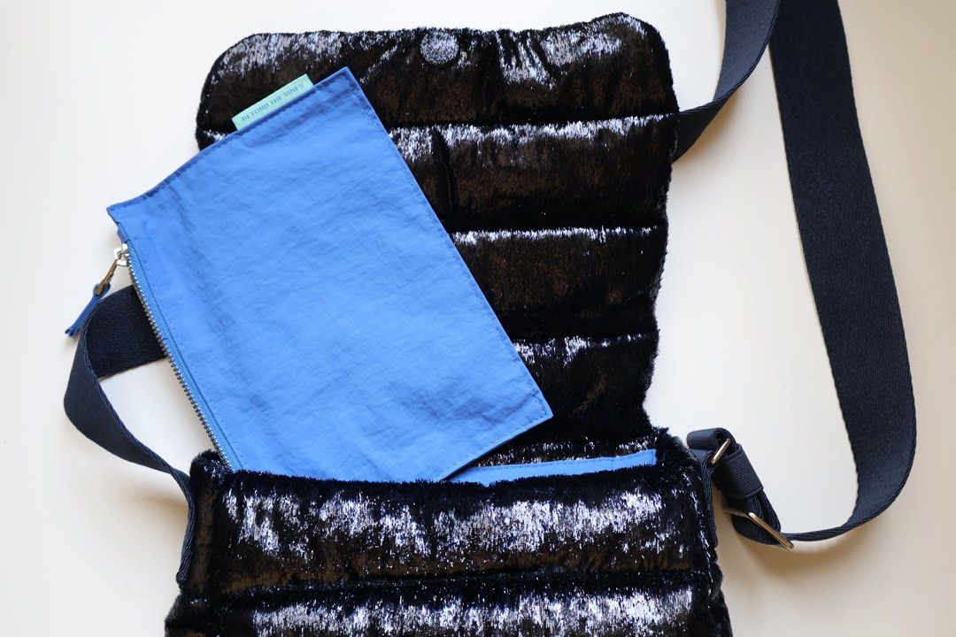 Beyond The Vines Poofy Bag Navy (Category: Cross-body Bags) located in Makati City. Submitted by eul.loved (Listing ID 1432678645, Image 3). Description: - Beyond The Vines Poofy Bag (Navy) Holiday Special -Literally good as new -Green dust bag included *Last price posted RFS: Making space for new bags 💗 4,500 including the Hacipupu Aquarius Plush Bag Charm 😊.