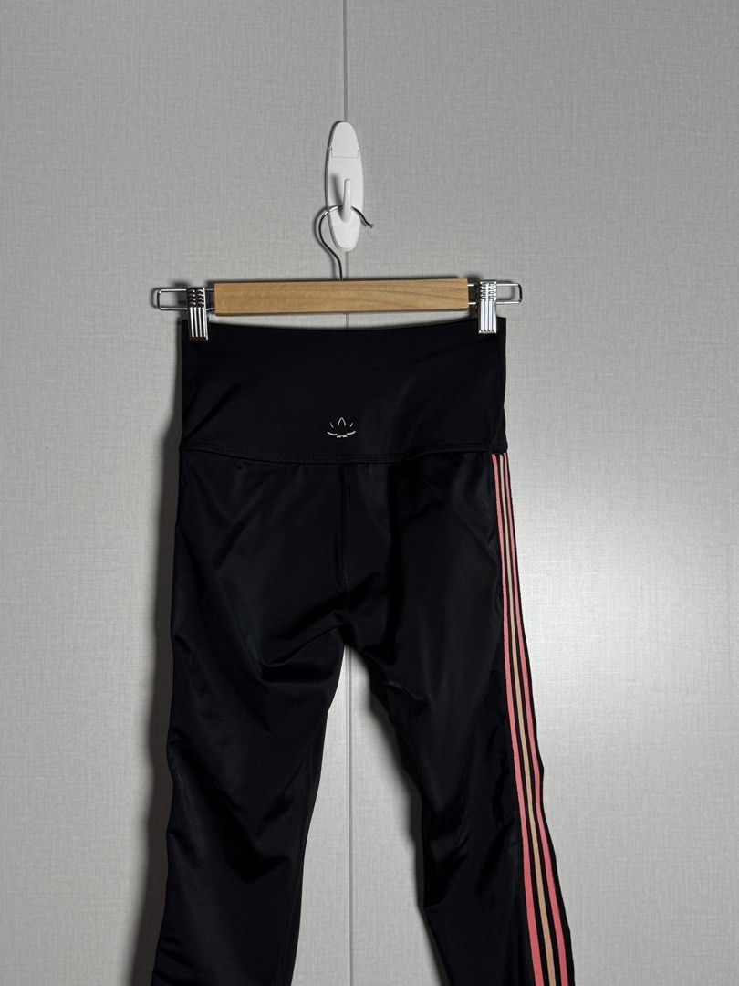 Beyond Yoga Pink Stripes Leggings (Category: Activewear) located in Quezon. Submitted by myardina (Listing ID 1432649351, Image 3). Description: - In a very good condition - Can fit medium to large - soft and stretchy fabric - With pink stripes details on the side - +sf.