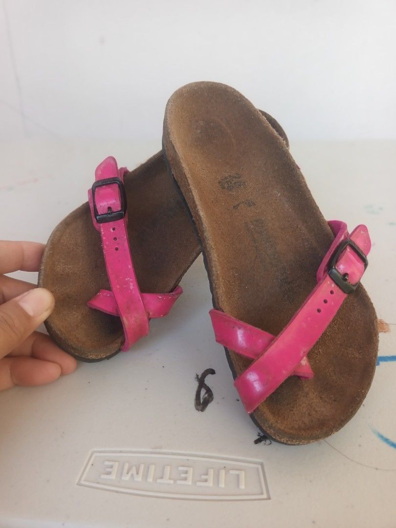 Birkenstock Piazza (Category: Babies & Kids Fashion) located in Labo. Submitted by uzzing_14 (Listing ID 1432623653, Image 1). Description: Birkenstock Piazza Cork footbed Size 28 need ipareglue ang sole .