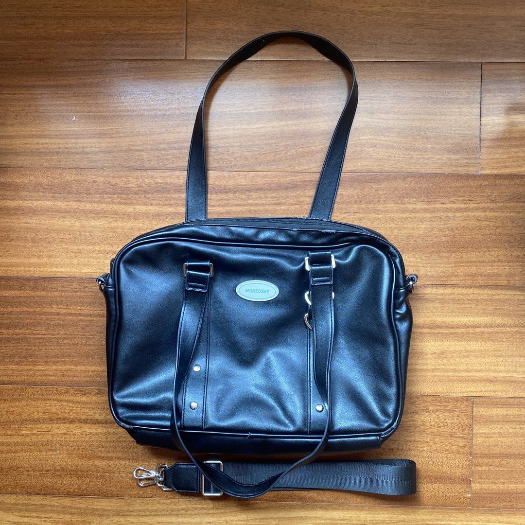 Black Laptop Shoulder Bag (Category: Shoulder Bags) located in Muntinlupa City. Submitted by stuki14 (Listing ID 1432599390, Image 1). Description: Can fit 13-inch laptop Comes with a strap Signs of wear (see images) Slightly negotiable 💵 MOP: GCash, BPI 📦 MOD: J&T, Lalamove.