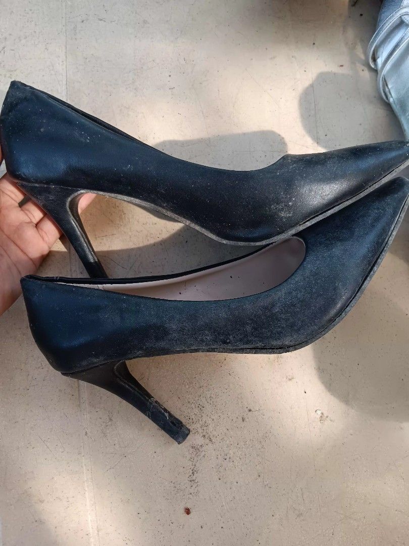 Black Pointed Heels Size 37 (Category: Heels) located in Manila. Submitted by yssurs (Listing ID 1432688825, Image 2). Description: - Elegant black pointed heels - Size 37 - Classic design - Suitable for various occasions - Smooth material - Comfortable standard heel height - A great addition to any wardrobe.