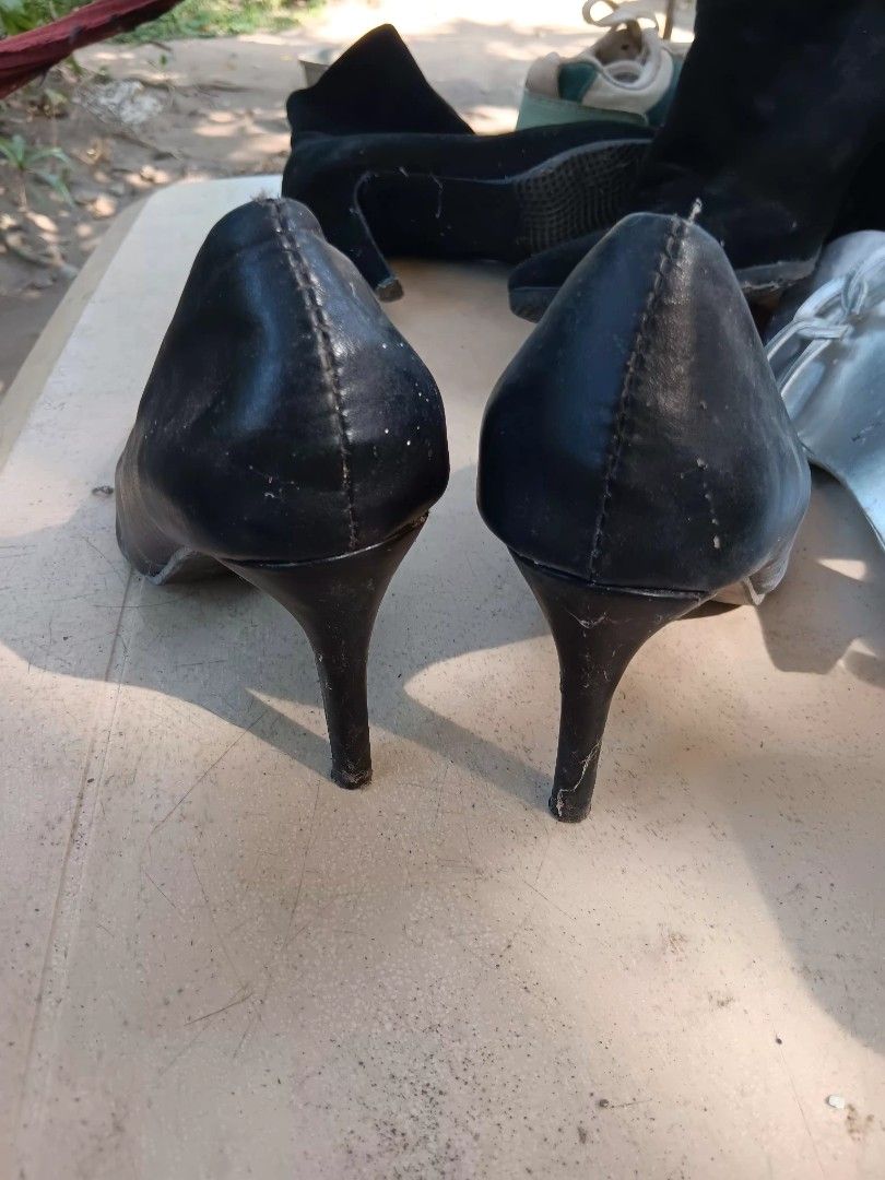 Black Pointed Heels Size 37 (Category: Heels) located in Manila. Submitted by yssurs (Listing ID 1432688825, Image 3). Description: - Elegant black pointed heels - Size 37 - Classic design - Suitable for various occasions - Smooth material - Comfortable standard heel height - A great addition to any wardrobe.