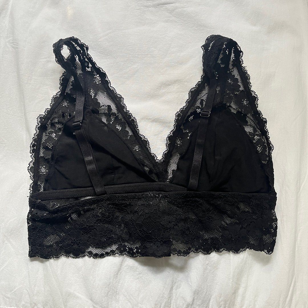 H&M Black V-Neck Lace Bralette (Category: Sleeveless) located in Taytay. Submitted by pompompurinrin (Listing ID 1432602927, Image 3). Description: – never worn – really cute for festivals – rfs: decluttering payment via gcash or maribank, shipping fee should be shouldered by buyer .