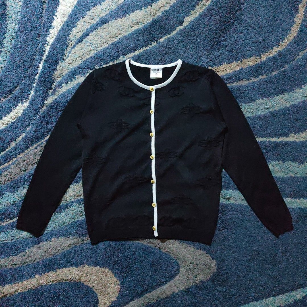 Chanel boutique cardigan (Category: Luxury Apparel) located in Caloocan City. Submitted by fast_transact (Listing ID 1432714536, Image 1). Description: Chanel boutique cardigan pm more details LBC, J&T And Lalamove.