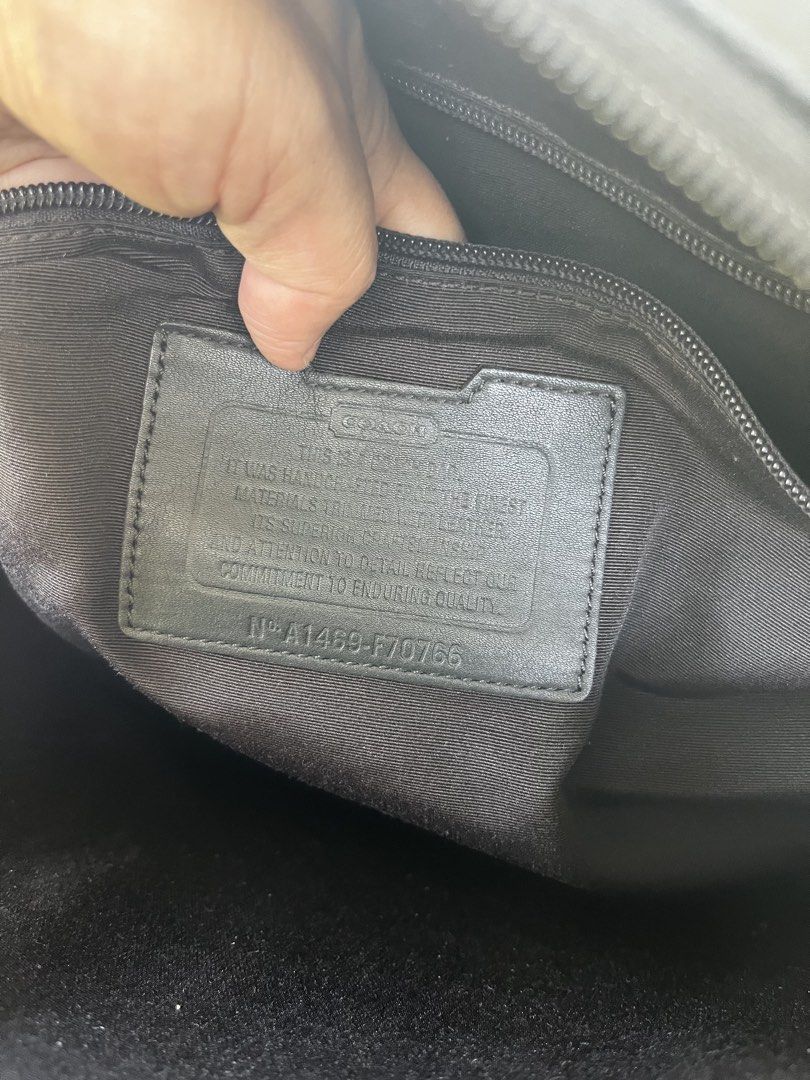 Coach document bag (Category: Luxury Bags & Wallets) located in Oroquieta. Submitted by lucytalaboc (Listing ID 1432727357, Image 3). Description: .