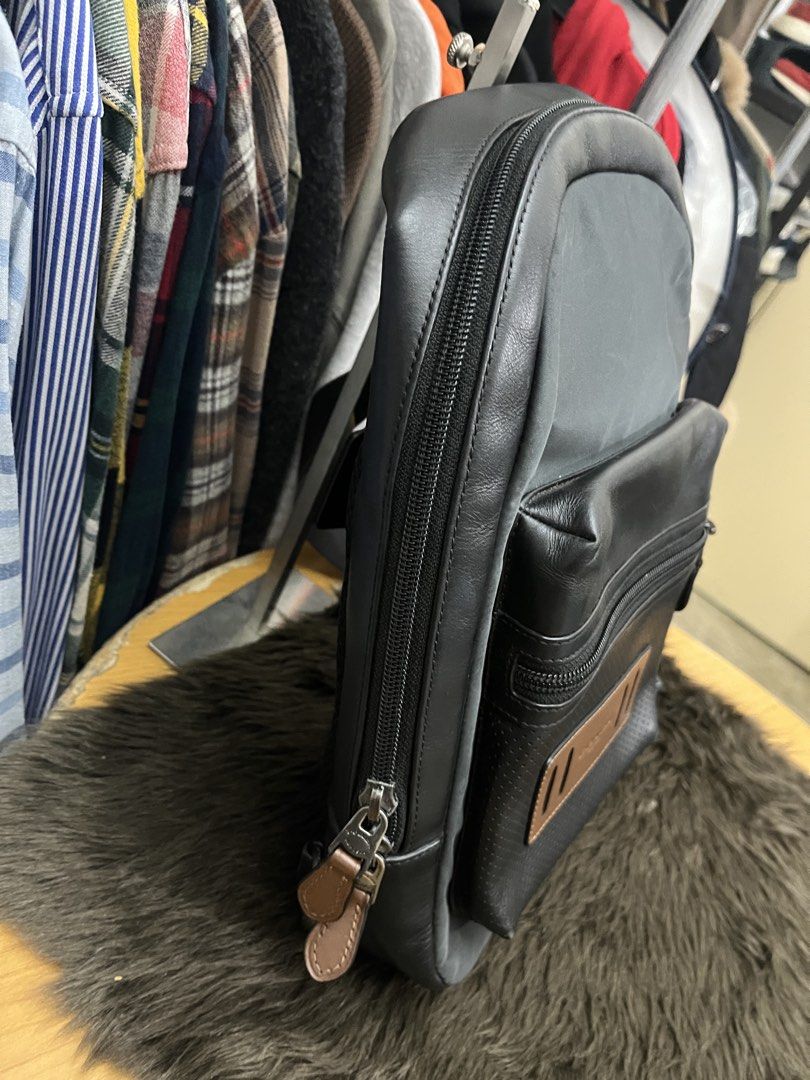 Coach Terrain Shoulder Sling (Black & Brown) (Category: Belt bags, Clutches and Pouches) located in Quezon City. Submitted by eclipse.leandro (Listing ID 1432722496, Image 3). Description: Coach Terrain Shoulder Sling (Black & Brown) Condition: 8.5/10 21cm x 33 cm 6,250 PHP All products are 100% Authentic bought from Japan. Disclaimer: We are not affiliated with the brands listed. #LuvLuxe #LuxuryJPNFinds.