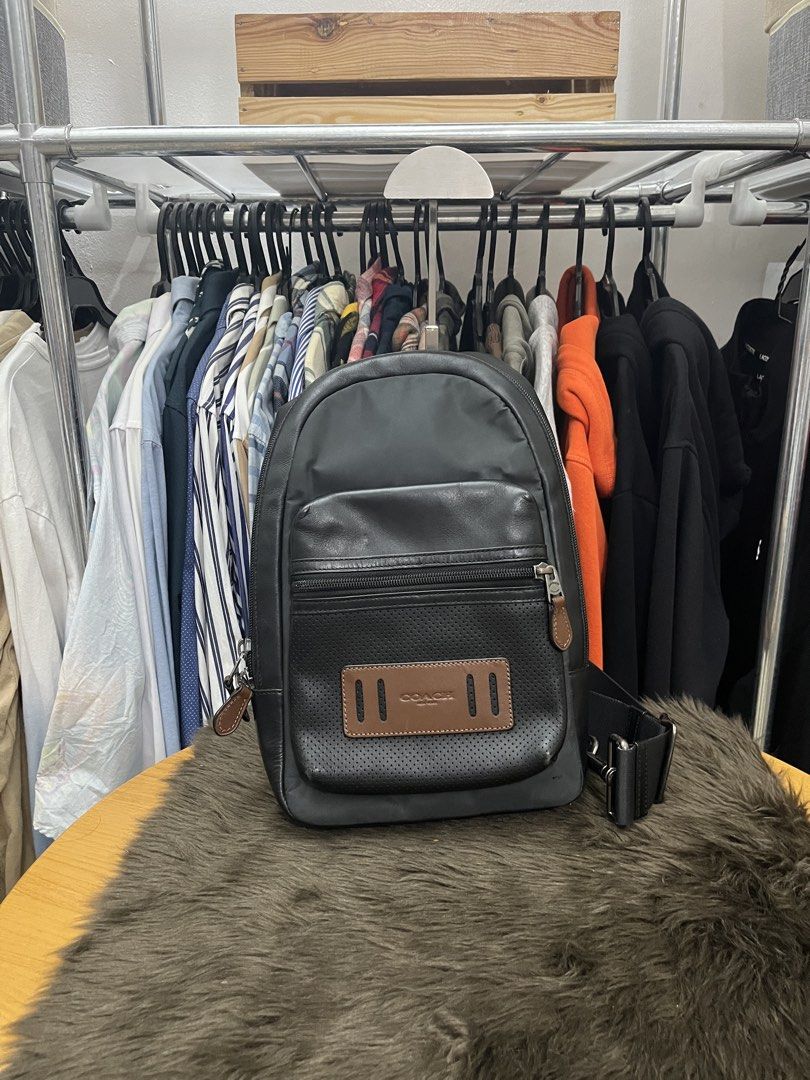 Coach Terrain Shoulder Sling (Black & Brown) (Category: Belt bags, Clutches and Pouches) located in Quezon City. Submitted by eclipse.leandro (Listing ID 1432722496, Image 1). Description: Coach Terrain Shoulder Sling (Black & Brown) Condition: 8.5/10 21cm x 33 cm 6,250 PHP All products are 100% Authentic bought from Japan. Disclaimer: We are not affiliated with the brands listed. #LuvLuxe #LuxuryJPNFinds.