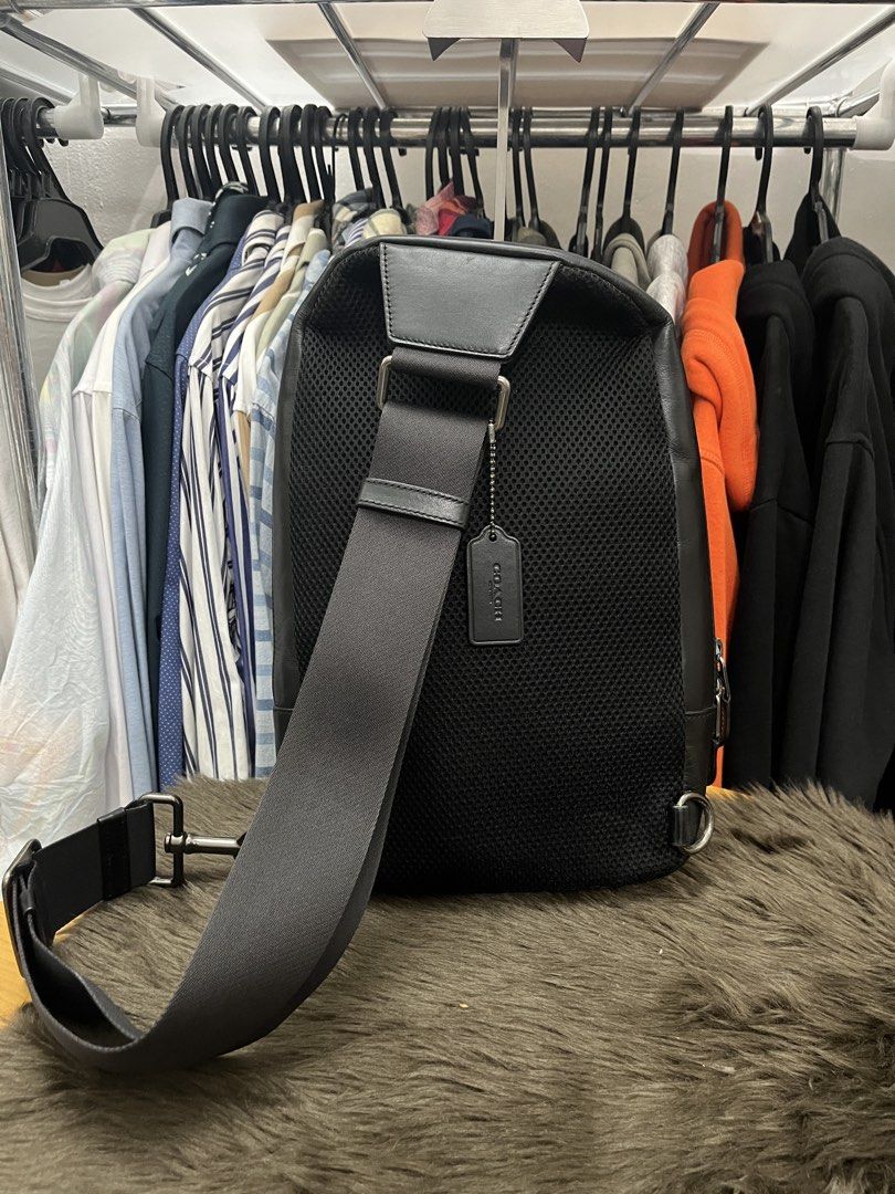 Coach Terrain Shoulder Sling (Black & Brown) (Category: Belt bags, Clutches and Pouches) located in Quezon City. Submitted by eclipse.leandro (Listing ID 1432722496, Image 2). Description: Coach Terrain Shoulder Sling (Black & Brown) Condition: 8.5/10 21cm x 33 cm 6,250 PHP All products are 100% Authentic bought from Japan. Disclaimer: We are not affiliated with the brands listed. #LuvLuxe #LuxuryJPNFinds.