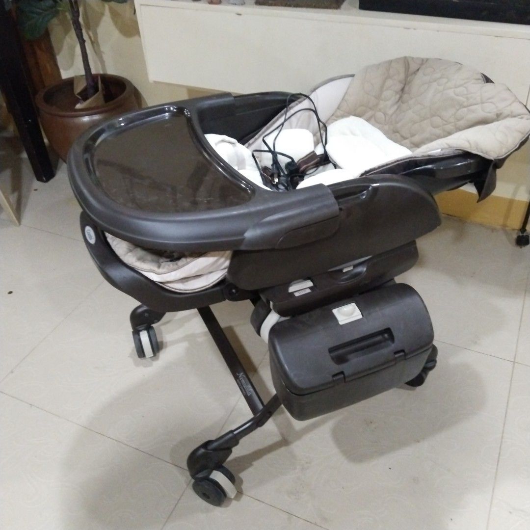 Combi 2n1 swinger high chair (Category: Maternity Care) located in Cavite. Submitted by dimple082 (Listing ID 1432685105, Image 3). Description: in good condition working 110vts.