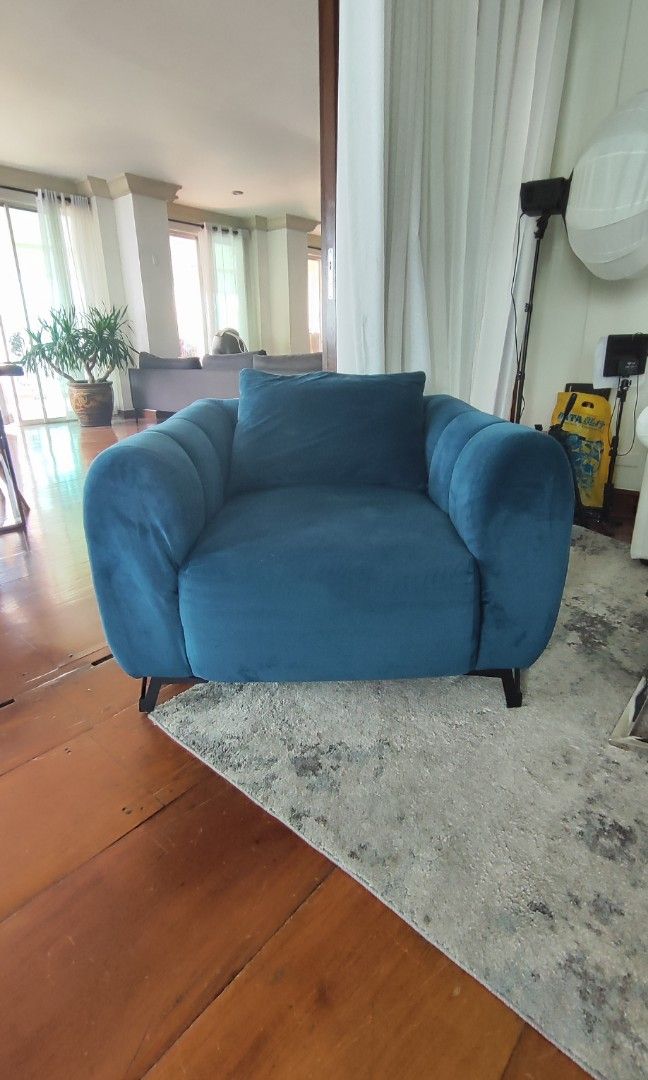 Couch (Category: Chairs) located in Mandaluyong City. Submitted by kace_listings_09270126285 (Listing ID 1432735805, Image 3). Description: Blue couch (sold as pair) Soft fabric 90W x 100L x 25H 6,000 Location Mandaluyong.