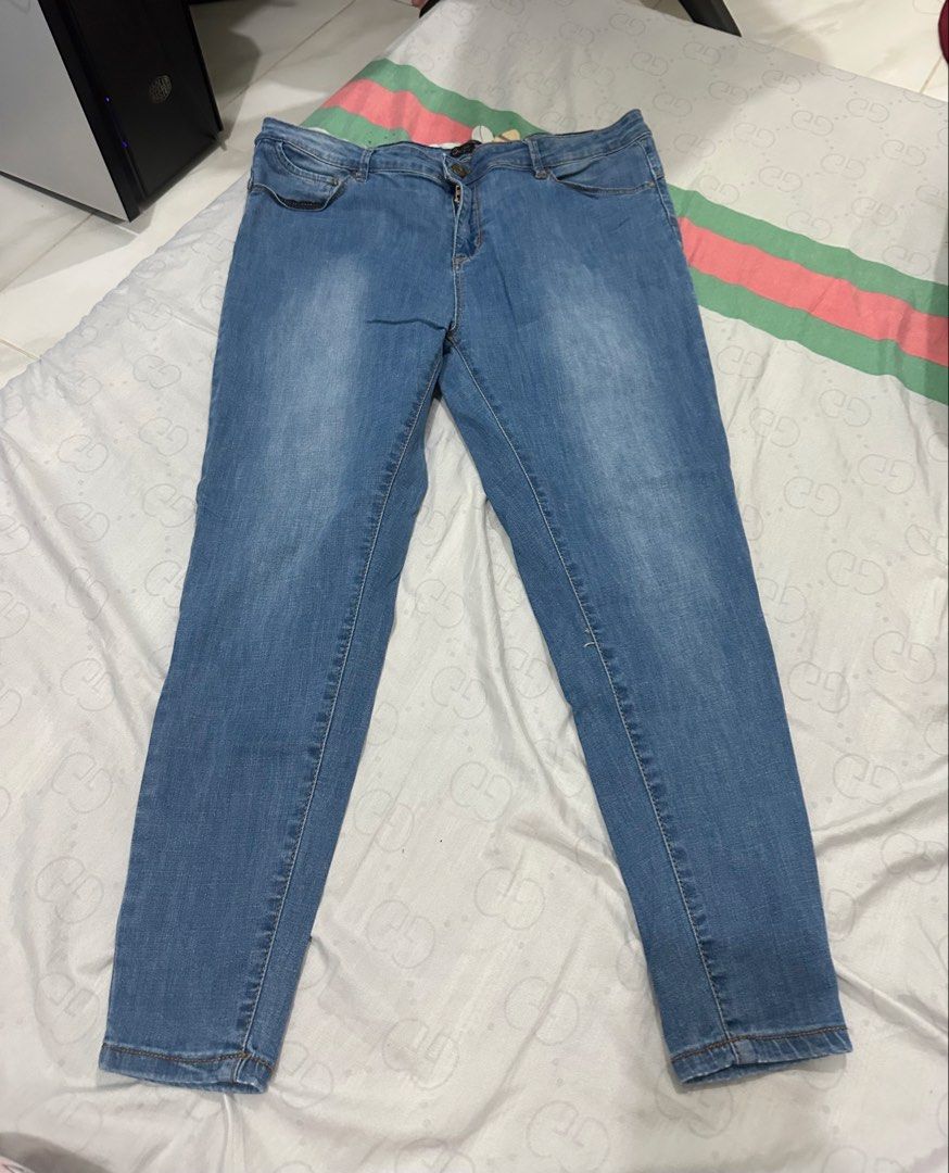 Crissa Skinny Jeans (Category: Jeans) located in Quezon City. Submitted by ecka0912 (Listing ID 1432711137, Image 1). Description: Skinny Pants Crissa Brand Size: 36 Stretchable Color: Denim Php 100.