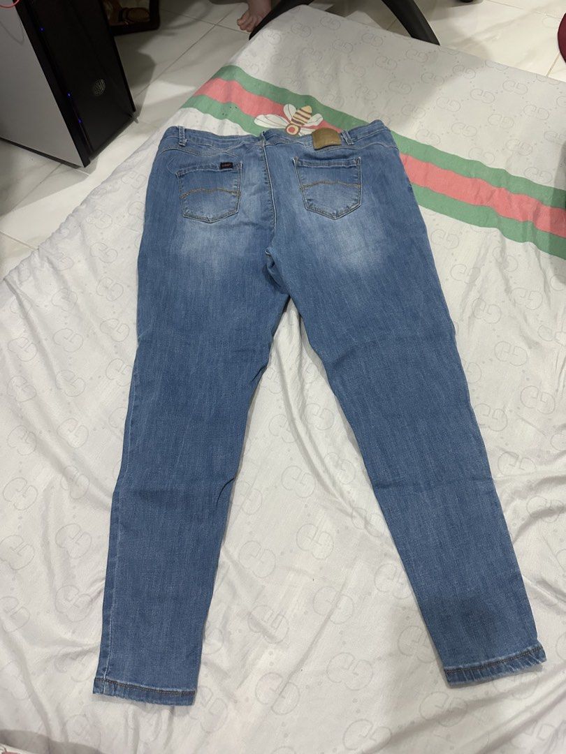 Crissa Skinny Jeans (Category: Jeans) located in Quezon City. Submitted by ecka0912 (Listing ID 1432711137, Image 2). Description: Skinny Pants Crissa Brand Size: 36 Stretchable Color: Denim Php 100.