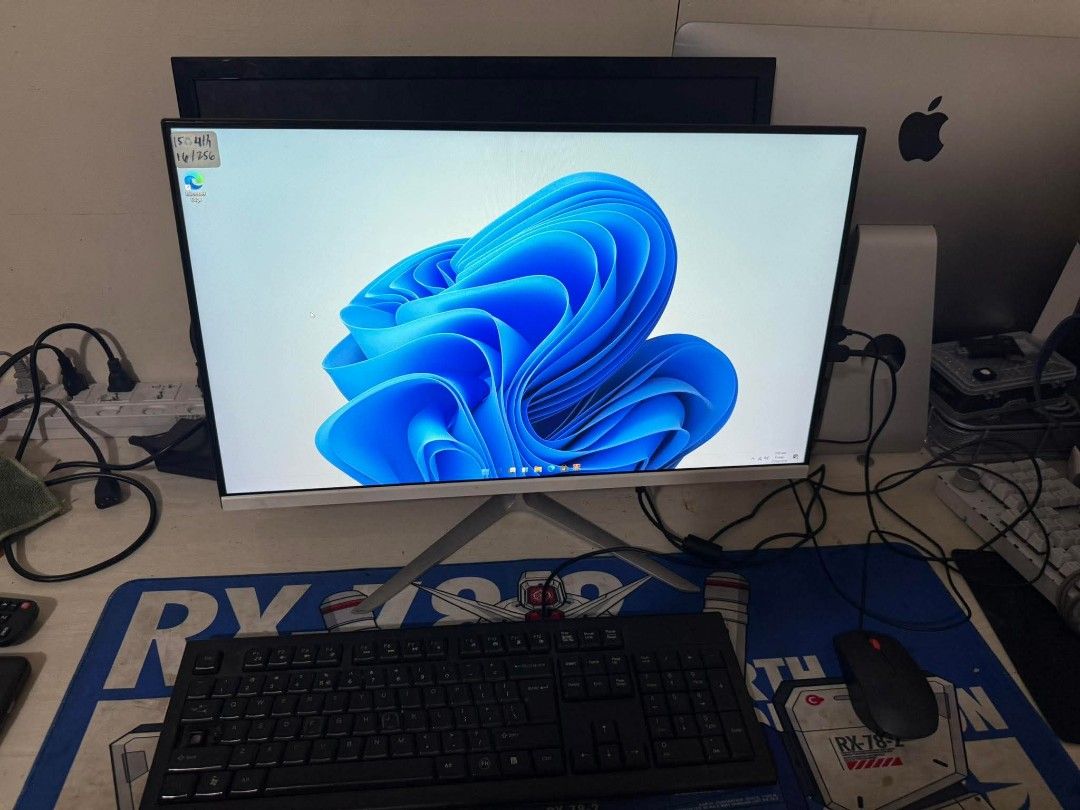 Dhp All in One PC 24 inches frameless (Category: Monitor Screens) located in Manila. Submitted by happyearth.953a15 (Listing ID 1432789867, Image 1). Description: Dhp All in One PC 24 inches frameless I5 4th gen Intel UHD Graphics 4600 16gb ram 256gb ssd Windows 11 pro OS Ms office installed Free mouse and keyboard 💸💸 7,000 only Location: San Andres bukid manila Pick up or deliver.
