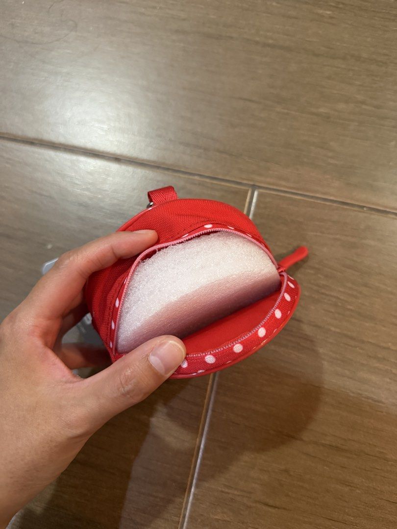 Disney Minnie Mouse Coin Purse (Category: Wallets & Card holders) located in Manila. Submitted by niftycorner.ph (Listing ID 1432726408, Image 3). Description: With Hook From US Florida.
