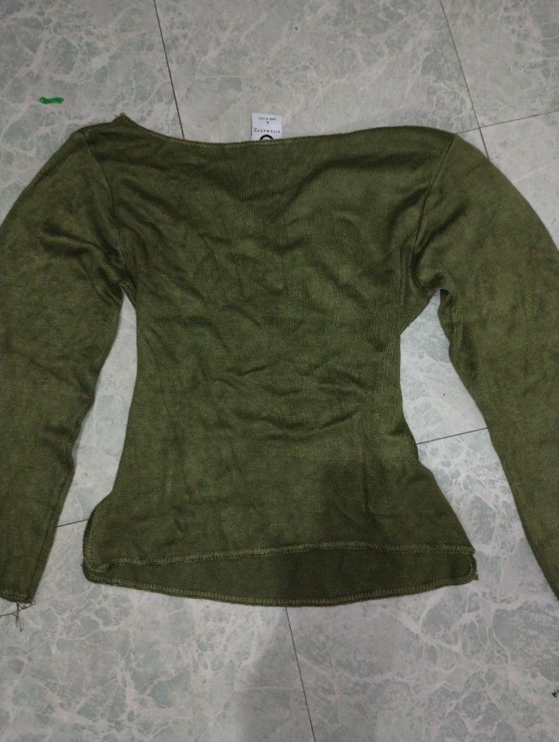 ellemenno knitted long sleeve top (Category: Longsleeves) located in Manila. Submitted by kath.bg (Listing ID 1432728100, Image 1). Description: Long Sleeve Top Green – Stylish & Comfortable ✨ Selling this long sleeve top came from the U.S.A that’s perfect for casual days, school, or layering fits. The fabric is soft and breathable, making it comfortable to wear for long hours. It has a flattering fit that can easily match different styles. Detai