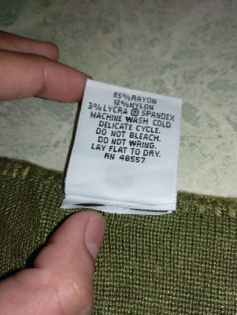 ellemenno knitted long sleeve top (Category: Longsleeves) located in Manila. Submitted by kath.bg (Listing ID 1432728100, Image 3). Description: Long Sleeve Top Green – Stylish & Comfortable ✨ Selling this long sleeve top came from the U.S.A that’s perfect for casual days, school, or layering fits. The fabric is soft and breathable, making it comfortable to wear for long hours. It has a flattering fit that can easily match different styles. Detai